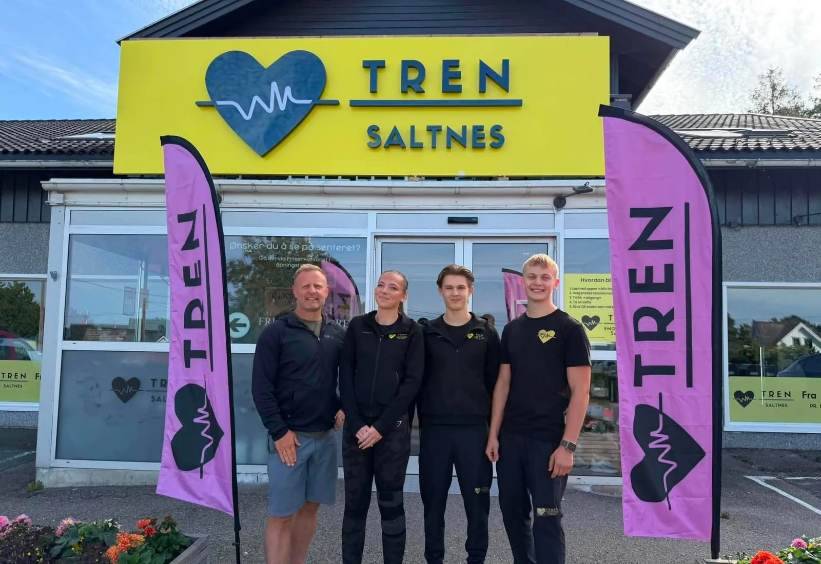 Thomas og gjengen på TREN foran senteret på Saltnes